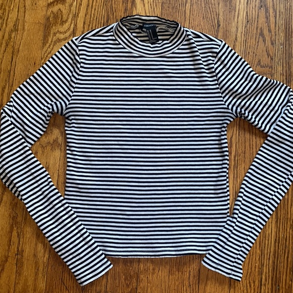🦋Forever 21 black and white striped ribbed top size medium🦋 - Picture 8 of 8